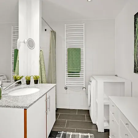 Amazing In With Kitchen Apartment *