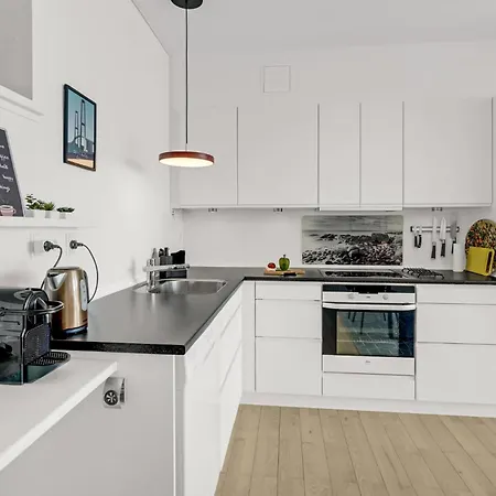 Amazing In With Kitchen Apartment *